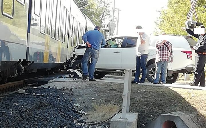Kocsival ütközött a vonat – Késések az esztergomi vonalon