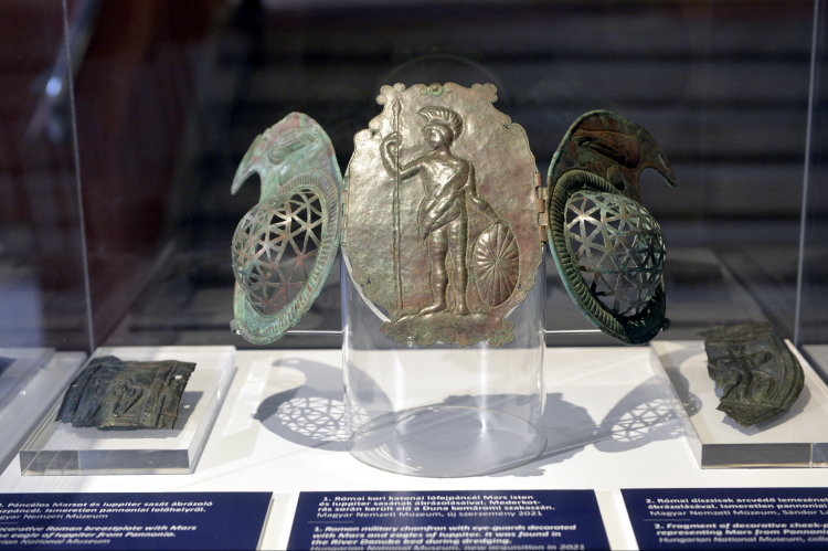 A Dunában talált római díszpáncél lett a Hónap kincse