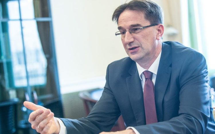 2,5 milliárdhoz juthat Esztergom – iskola-felújítások, biciklisút, közlekedésfejlesztés…