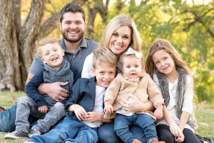 Továbbra is változatlan feltételekkel érvényesíthető a négy vagy több gyermeket nevelő anyák kedvezménye