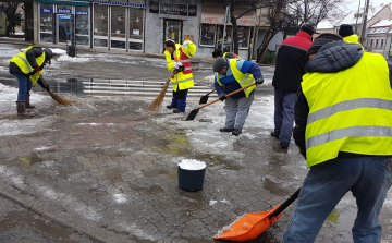 Nem csúszik a síkosságmentesítés Esztergomban