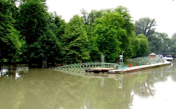 Így zajlik az árvízi védekezés Esztergomban