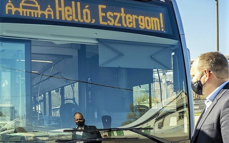 Egy hónapig ingyen használhatják az esztergomiak a Zöld Busz tesztjáratát