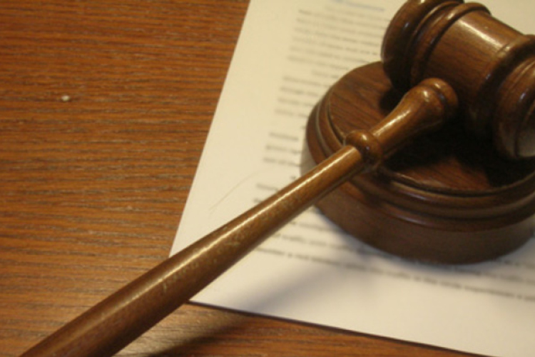 Bűnvádi eljárást indított Romániában egy alkotmánybíró ellen a korrupcióellenes ügyészség