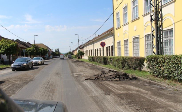 Teljesen megújul a Kiss János utca Esztergomban