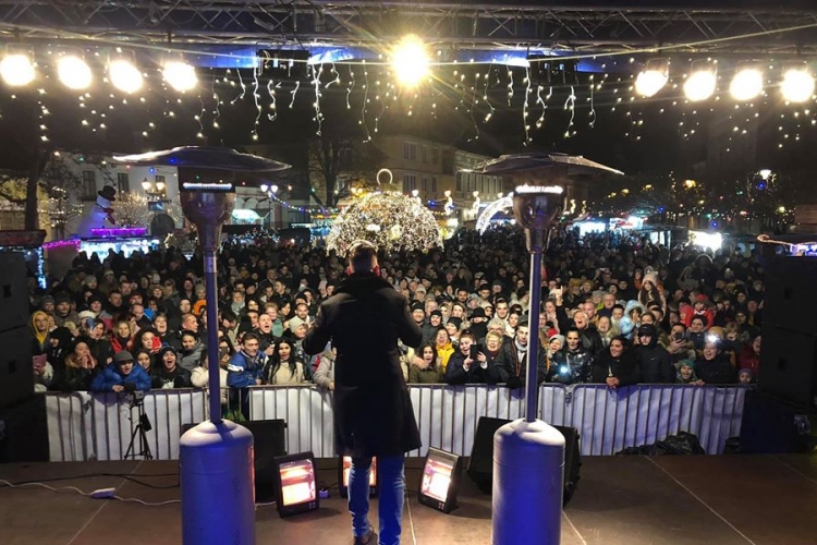 Folytatódnak az adventi koncertek a Széchenyi téren