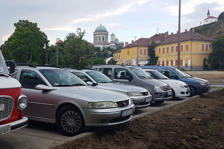 Hamarosan megvehetők az esztergomi parkolóbérletek