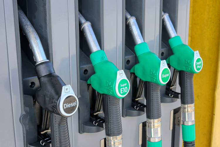 Jelentősen csökken az üzemanyagok ára