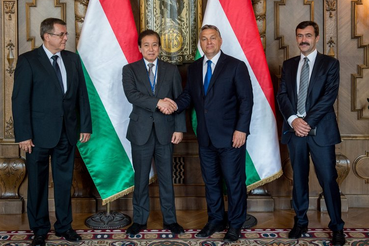 Miniszterelnöki egyeztetés a Suzukival