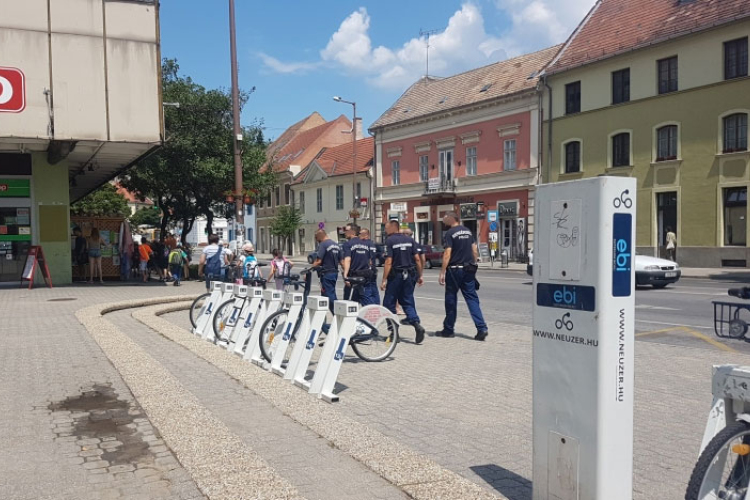 Készenlétis rendőrcsapat járta a belvárost a hajléktalanok miatt