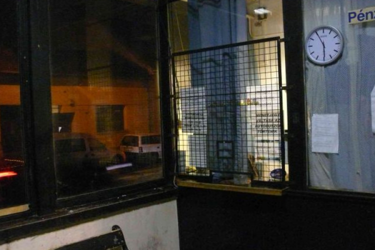 Erőszakosan fosztotta ki az esztergomi buszvég pénztárát
