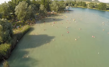 A hétvégi hőséget csak a strandon lehetett elviselni - LÉGI VIDEÓ