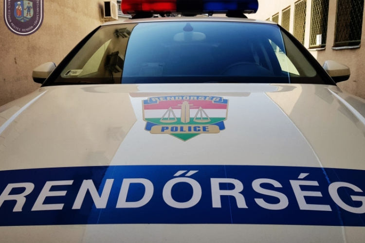 Ittas asszonyon segítettek a rendőrök