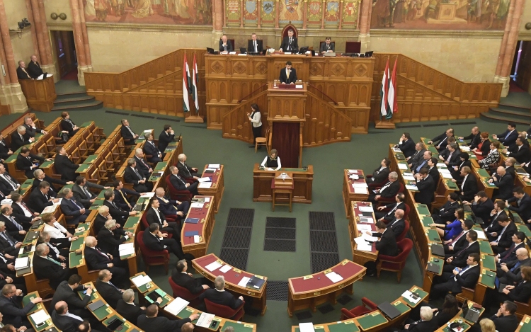 A 2016-os zárszámadásról döntenek ma a parlamenti képviselők 