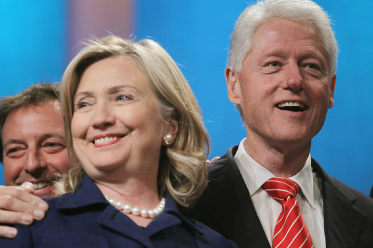 Hillary Clinton férjének is szerepet szánna a kormányzásban megválasztása esetén