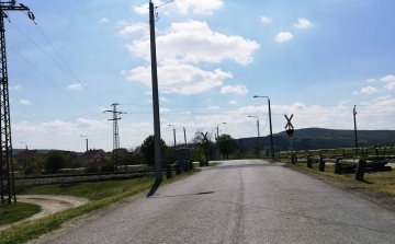 Újra járható Táton a Mogyorósbányai úti vasúti átjáró