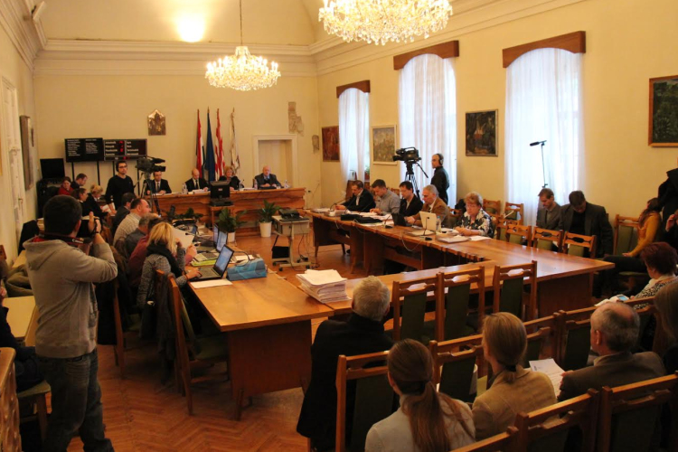 Idősügyi tanács, költségvetés, óvodák – Napirenden volt Esztergom 