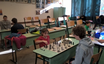 Töretlen a fiatal esztergomi sakkozók fejlődése - 100 százalékkal a bajnokságban