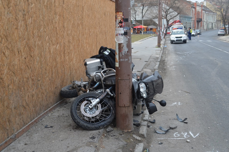 Súlyos motorbaleset Esztergomban – mentőhelikopter is érkezett - VIDEÓ