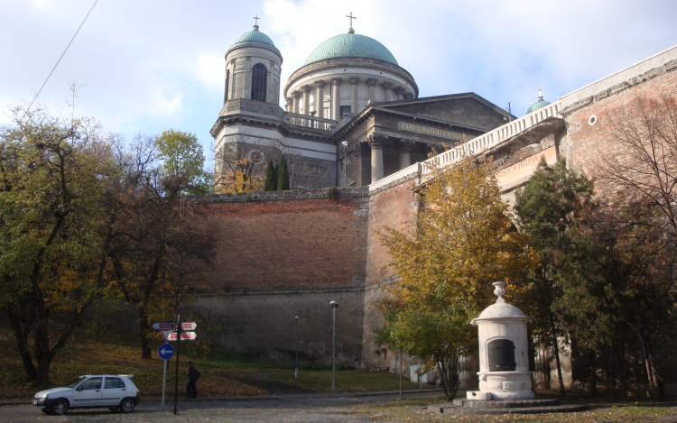 Miért más színű a Bazilika teteje, mint 100 éve?