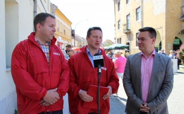 MSZP-s EP-kampány Esztergomban - jelöltbemutató