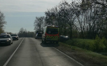 Fának csapódott egy autó a Suzuki úton