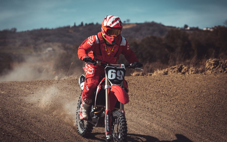 Igazi, különleges életérzés terepen cross csizmában motorozni