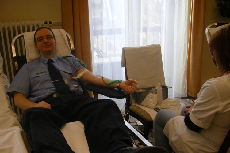 Véradás a hős esztergomi rendőr tiszteletére