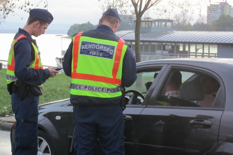 Minden autóst megállítottak a rendőrök Esztergomban