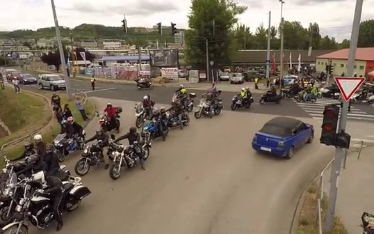 Majd 1,2 milliót gyűjtöttek az Esztergomban felvonuló jószívű motorosok - VIDEÓVAL