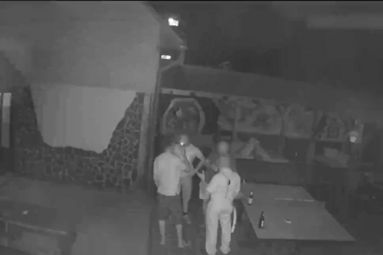 Ököllel ütött a büntetett előéletű férfi a kocsmában - VIDEÓVAL