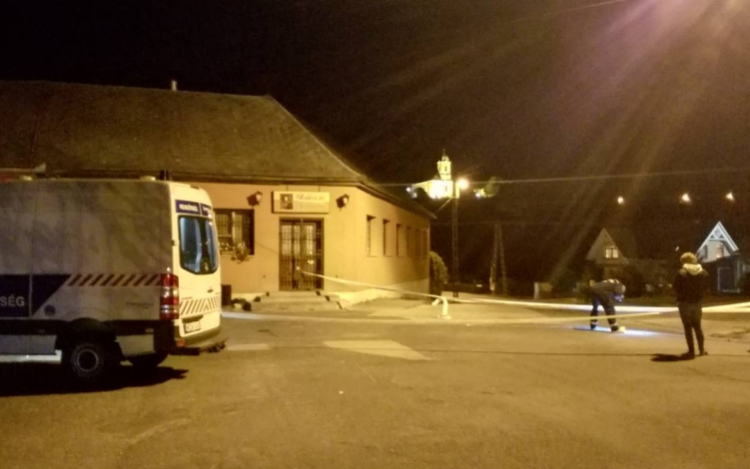 Kocsma előtt szúrta halálra ismerősét – Letartóztatásban marad