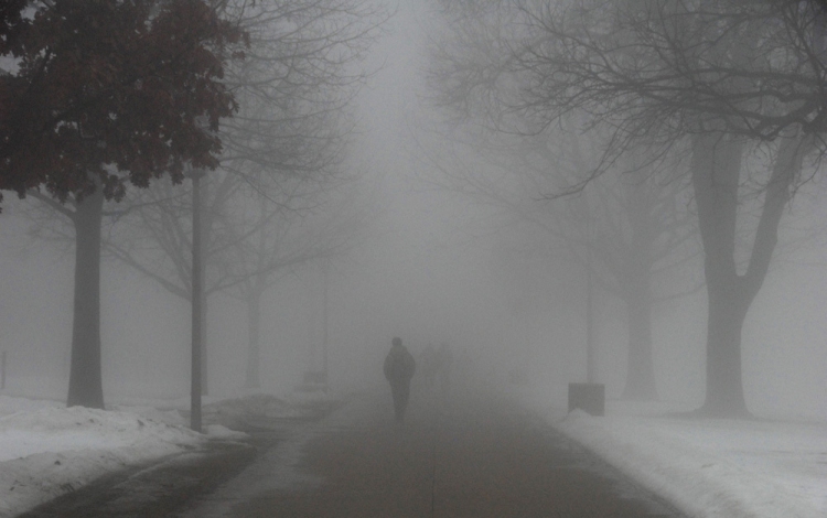 Köd és láthatatlan kátyúk az utakon