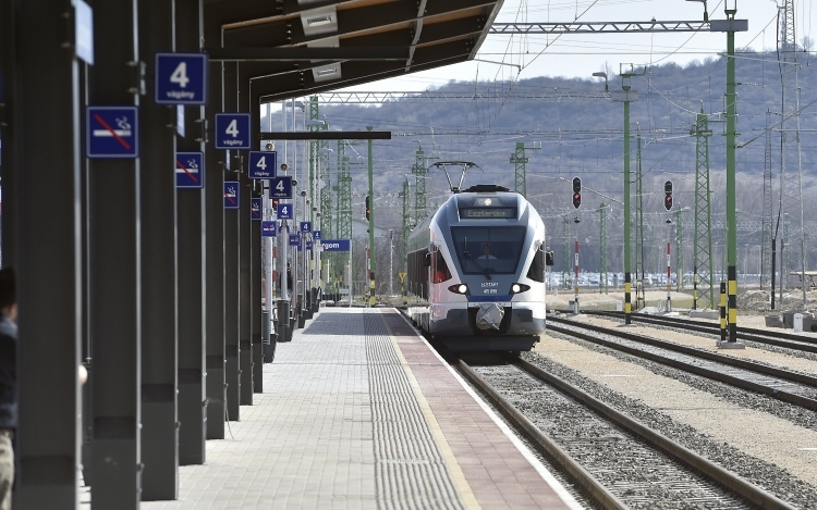 Hajnali hiba okozott gondot a vonatközlekedésben