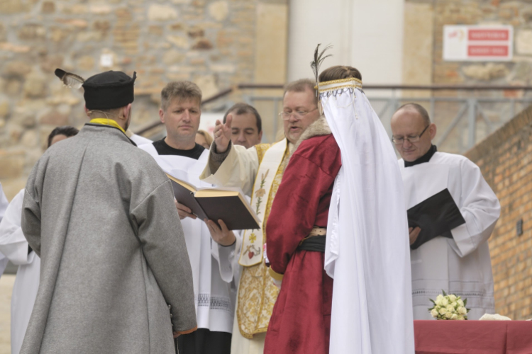 Egyedülálló török kori esküvővel nyitotta a szezont a Vár