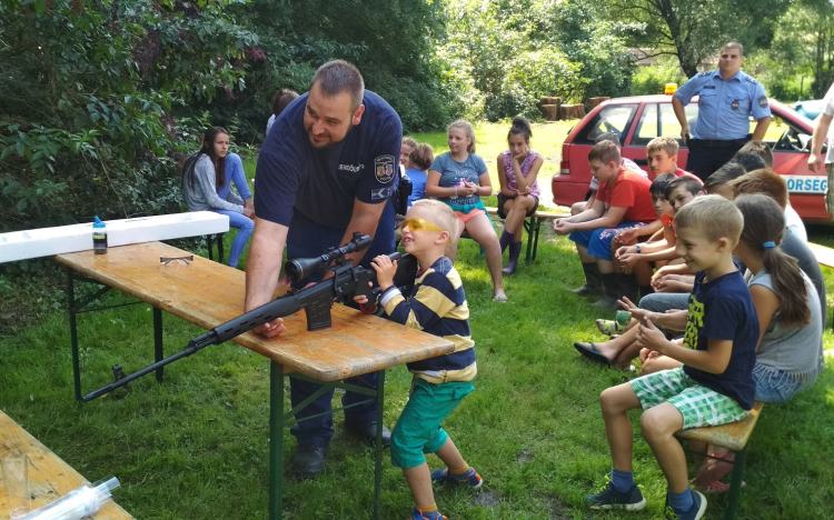 Fegyverekkel is találkozhattak a gyerekek a bikolpusztai táborban - FOTÓK