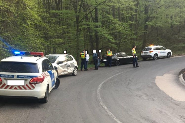 Baleset történt a Dobogókői úton