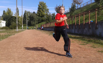 Segítség egy családnak! – Jótékonysági futáson gyűjt az Esztergomi Futóművek