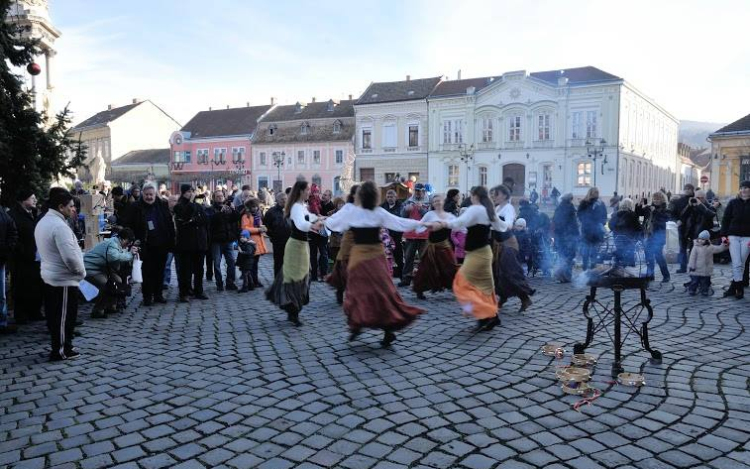 Valódi agórává vált Esztergom főtere - FOTÓK