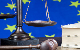 Nagy összecsapás várható a roamingdíjak és a netsemlegesség miatt Brüsszelben