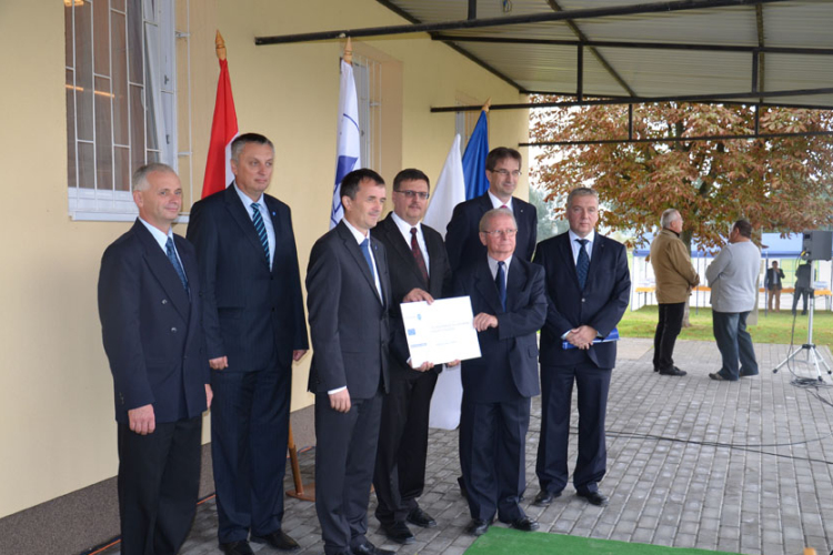 Elkészült az árvízi töltés Tát térségében