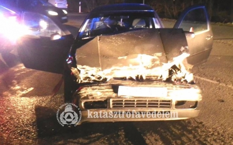 Két autó ütközött a Kesztölci úton - FOTÓK
