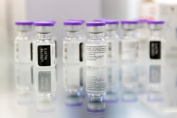 Újabb szállítmány érkezett a gyerekeknek kifejlesztett oltóanyagból