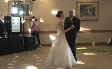 Megható és igazi öröm: apa-lánya esküvői tánc – VIDEÓ
