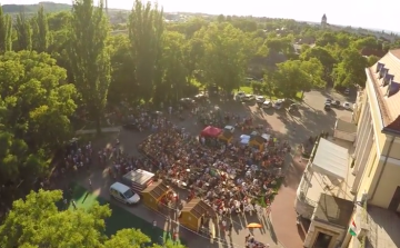 Így szurkolt Dorog a válogatottunknak - LÉGI VIDEÓ