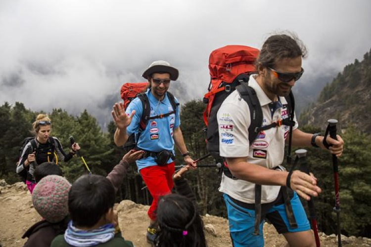 Útban az Everest csúcsa felé az egykori esztergomi főiskolás - FOTÓK