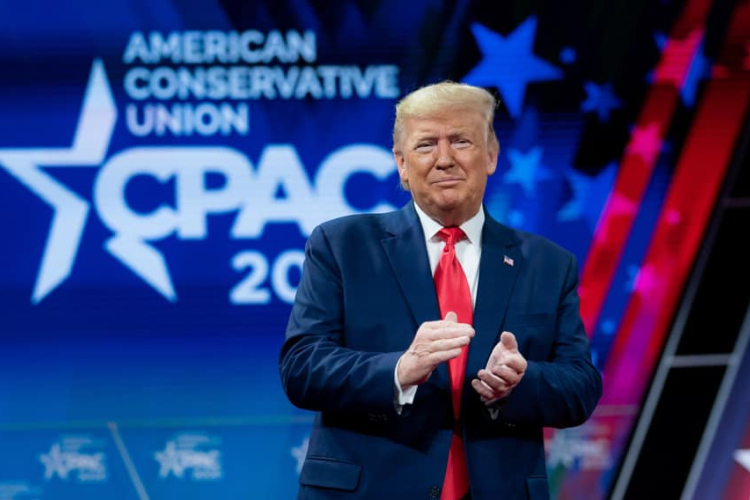Trump a gazdasági újraindítást sürgeti, év végére oltást remél a vírus ellen