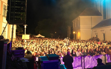 Hétvégén ellepik a művészek Esztergomot - Kezdődik a Comedium Corso Fesztivál - VIDEÓVAL