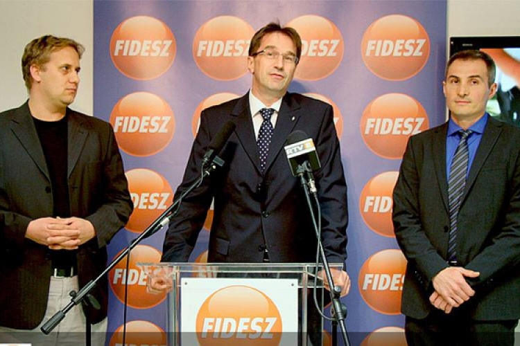 Megnyílt hivatalosan is az új, esztergomi Fidesz iroda