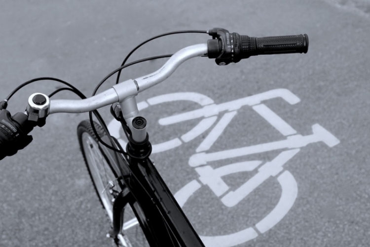 Határon átnyúló kerékpárút-fejlesztésre nyert forrást a térség